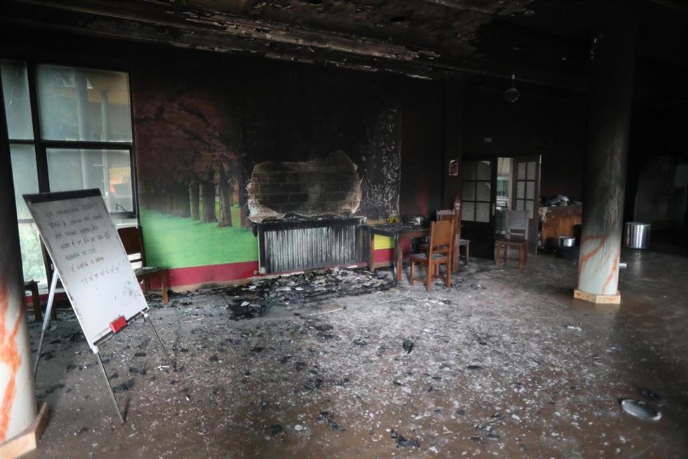 Interior del edificio que albergará el centro de la Xunta para menores migrantes, a 20 de septiembre de 2025, en Monforte de Lemos, Lugo, Galicia (España). La Policía Nacional investiga el ataque con dos cóctel molotov contra el edificio del municipio l