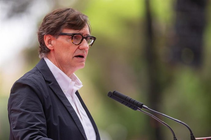 El presidente de la Generalitat de Catalunya, Salvador Illa, interviene durante la Fiesta de la Rosa del PSC, a 21 de septiembre de 2025, en Gavà, Barcelona, Catalunya (España)