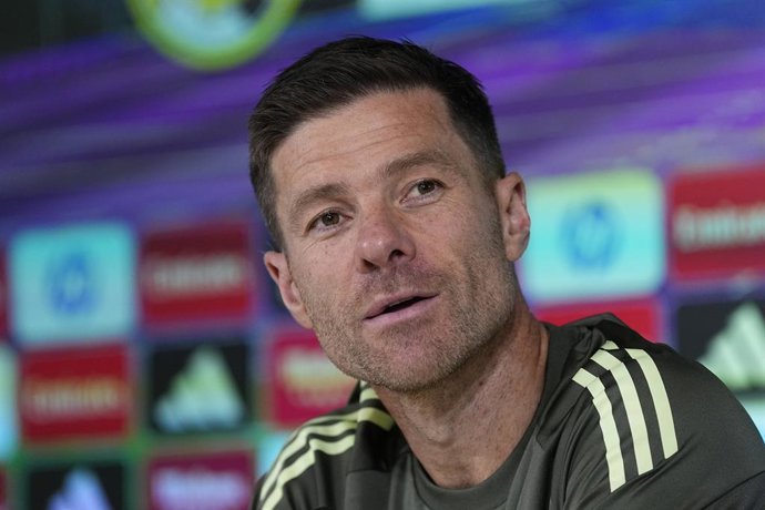 Xabi Alonso, técnico do Real Madrid, participa de sua coletiva de imprensa durante o dia de treinamento do Real Madrid antes da partida de futebol contra o RCD Espanyol de Barcelona pela Liga Espanhola, LaLiga EA Sports, na Ciudad Deportiva Real Madrid, e