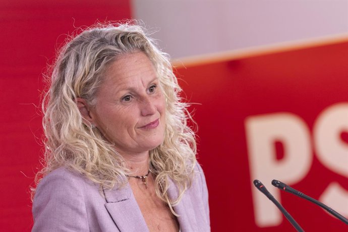 A porta-voz do PSOE, Montse Mínguez, em uma coletiva de imprensa em Ferraz.