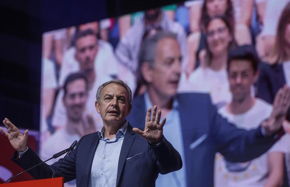 Archivo - El expresidente del Gobierno José Luis Rodríguez Zapatero interviene en un acto en Valncia