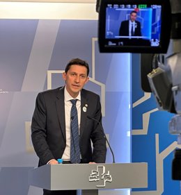 Archivo - El consejero de Hacienda y Finanzas, Noël d'Anjou, ha comparecido ante los medios de comunicación en el Parlamento Vasco