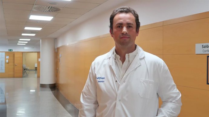 El Dr. Ramón Vera, especialista en Cirugía Oral y Maxilofacial en el Hospital Vithas Sevilla