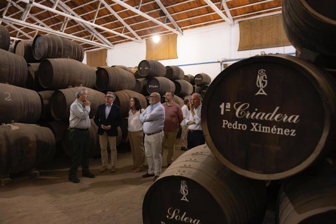 El portavoz de Vox en el Parlamento de Andalucía, Manuel Gavira, este lunes durante una visita a una cooperativa en Montilla (Córdoba).