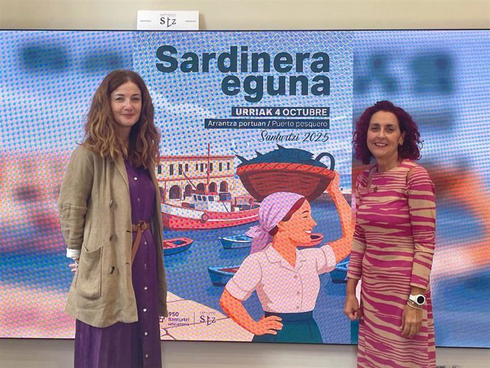 La alcaldesa de Santurtzi, Karmele Tubilla, y la concejala de Cultura, Euskera y Deporte, Itziar Carrocera.