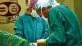 Foto: Un proyecto para mejorar los implantes en cirugías en columna vertebral con IA busca reducir tiempo de operación