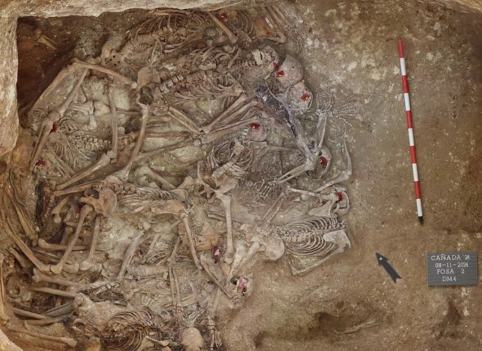 Restos de 71 personas en una fosa común en el cementerio de Cañada Rosal, Sevilla.