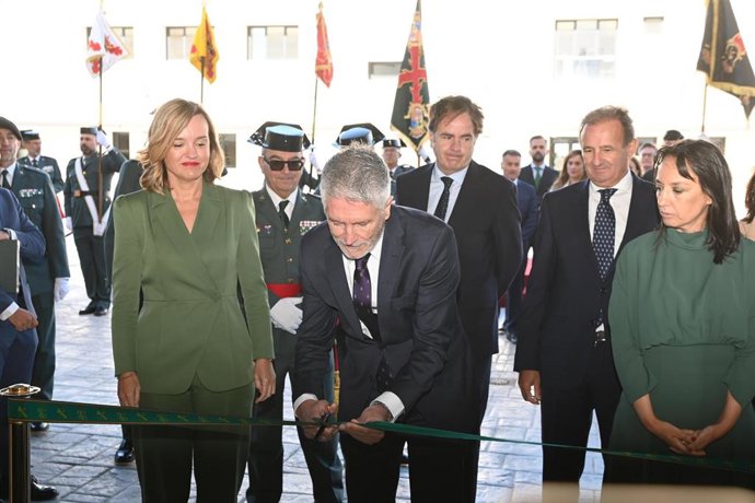El ministro del Interior, Fernando Grande-Marlaska, acompañado por la ministra de Educación, Pilar Alegría,  inaugura el nuevo acuartelamiento de la Guardia Civil en Zaragoza.