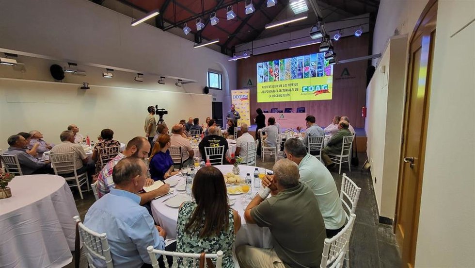 COAG Andalucía ha celebrado en Hacienda de Quinto (Sevilla) un desayuno informativo en el que se han presentado los responsables sectoriales de la organización en la comunidad autónoma.