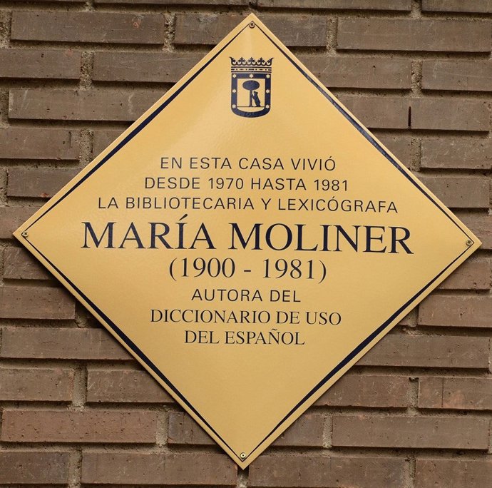 Archivo - Placa en recuerdo de María Moliner