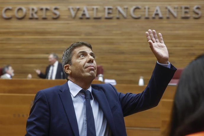 Archivo - El presidente de la Generalitat Valenciana, Carlos Mazón, durante un debate de política general