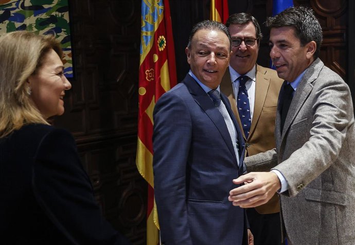 Archivo - La vicepresidenta segunda, Susana Camarero; el presidente de la Confederación Empresarial Valenciana (CEV), Salvador Navarro y el presidente de la Generalitat valenciana, Carlos Mazón, en imagen de archivo.