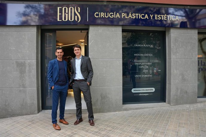 Los cirujanos plásticos y cofundadores de EGOS, Santiago Elvira y Tiago Gomes