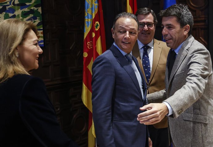 Archivo - Arxiu - La vicepresidenta segona, Susana Camarero; el president de la Confederació Empresarial Valenciana (CEV), Salvador Navarro i el president de la Generalitat valenciana, Carlos Mazón, en imatge d'arxiu.