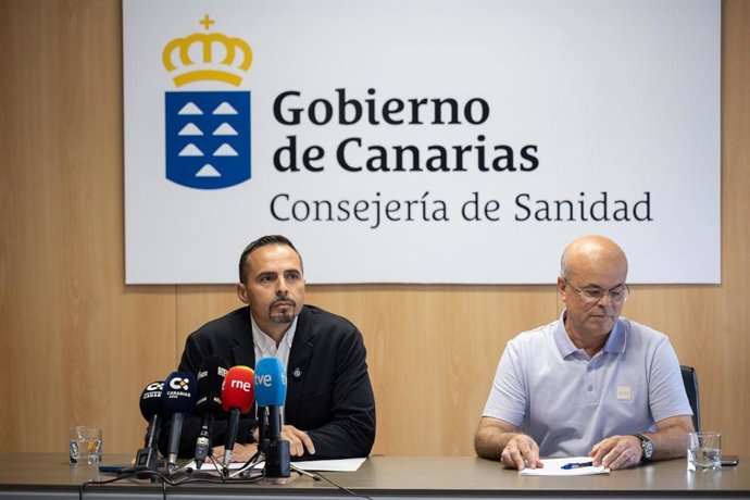 El director del SCS, Adasat Goya, y el subdirector dela Dirección general de Recursos Humanos, Antonio Suárez