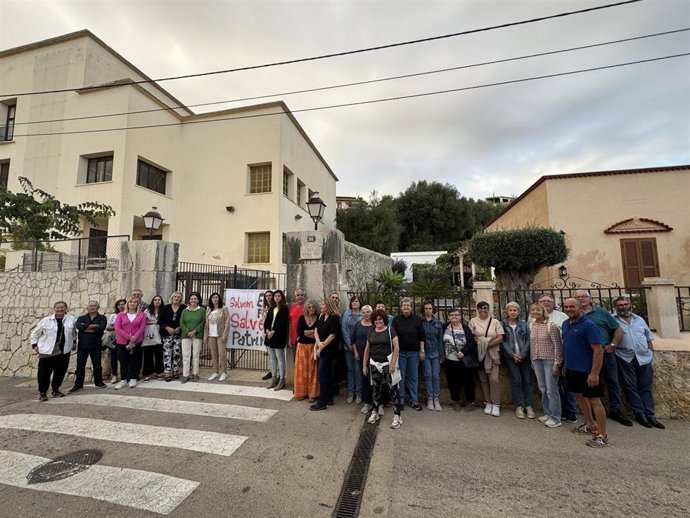 Concentración contra el traslado de los alumnos del CEIP Es Putxet.