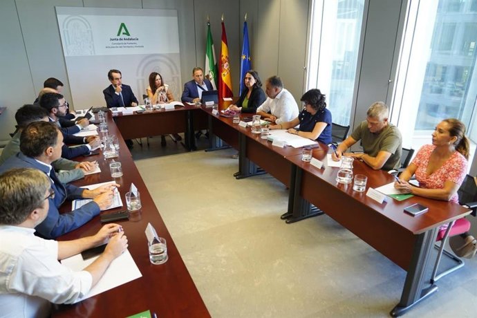 La consejera de Fomento mantiene una reunión con los alcaldes de Las Cabezas, Lebrija, Marismillas, Sanlúcar de Barrameda y Trebujena sobre la situación de la carretera A-471.