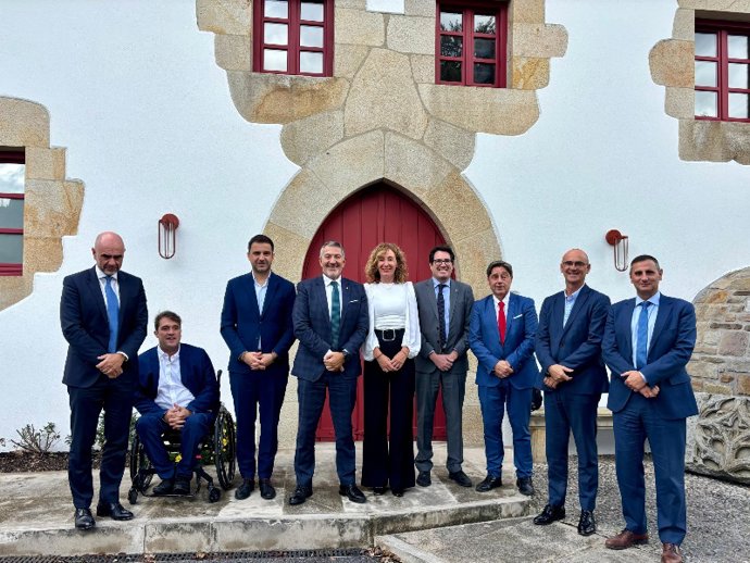 El conseller de Empresa y Trabajo de la Generalitat, Miquel Sàmper, visita el Grupo Mondragón