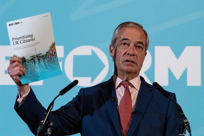 22 de setembro de 2025, Londres, Inglaterra, Reino Unido: O líder do Reform UK, NIGEL FARAGE, fala durante uma coletiva de imprensa em Westminster, Londres.