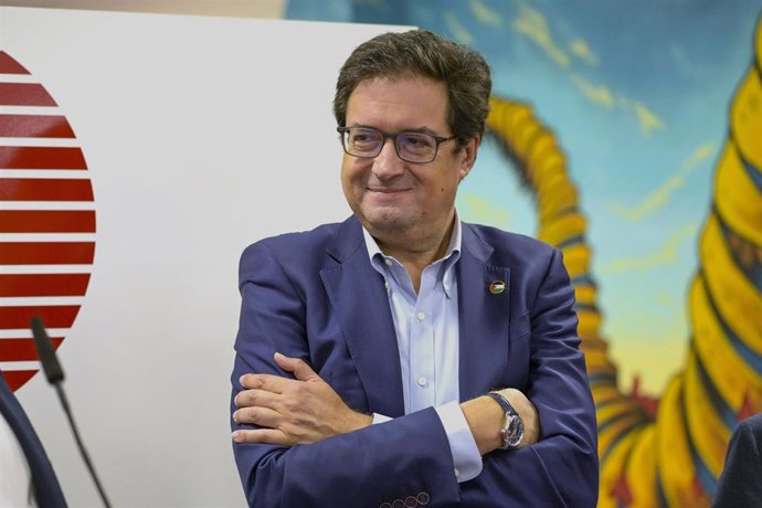 El ministro para la Transformación Digital y de la Función Pública, Óscar López, durante una visita a la empresa Multiverse Computing, a 20 de septiembre de 2025, en San Sebastián, Guipúzcoa, País Vasco (España). 