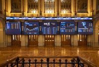 Sabadell cae en Bolsa un 3,9% tras la mejora del precio de la OPA de BBVA, que pierde un 2,6% de su valor