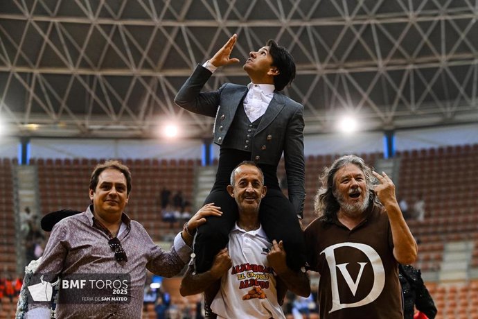 Diego Ventura abre la puerta grande de 'La Ribera' en su debut en la feria de San Mateo de Logroño