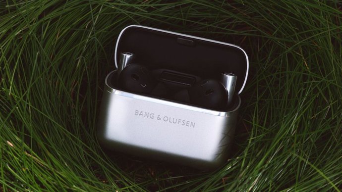 Os novos fones de ouvido Beo Grace da Bang & Olufsen.