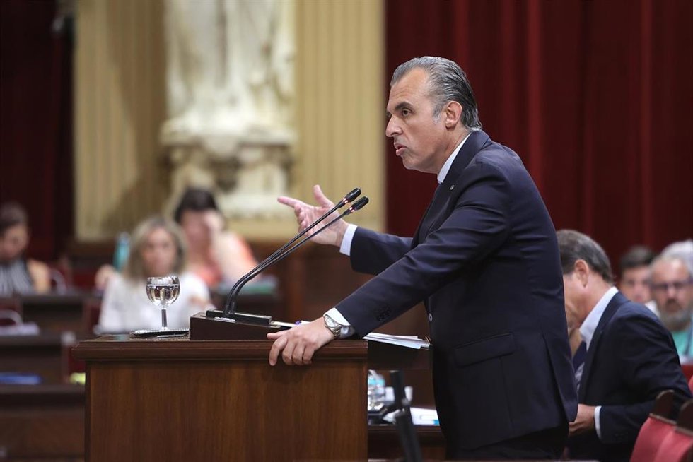 Archivo - El conseller de Educación del Govern balear, Antoni Vera.