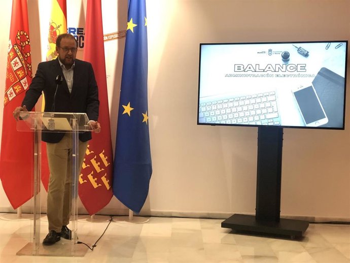 El concejal de Desarrollo Urbano y Ciudad Inteligente, José Guillén, presenta el balance de evolución en el uso de la Administración Electrónica en el Ayuntamiento de Murcia