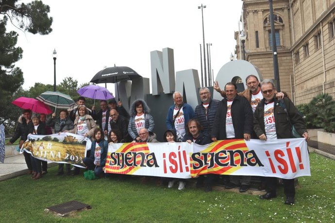 Manifestación de Sijena Sí frente al MNAC.