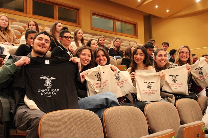 Archivo - Estudiantes internacionales del curso académico 2024-2025.