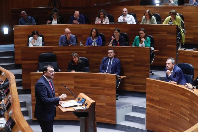 El presidente del Principado de Asturias, Adrián Barbón, en el debate de orientación política general.