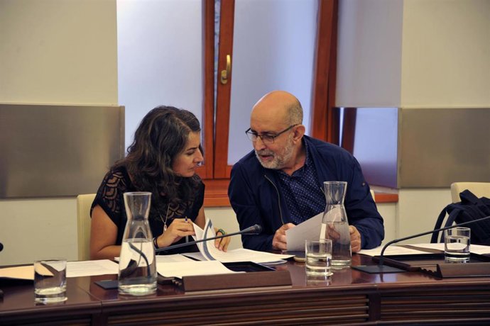 Los diputados de Unidas por Extremadura Irene de Miguel y José Antonio González