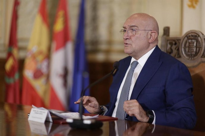 El alcalde de Valladolid, Jesús Julio Carnero.