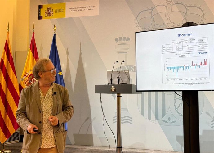 El delegado territorial de la Aemet en Catalunya, Ramón Pascual, durante la presentación este martes en la Delegación del Gobierno en Catalunya