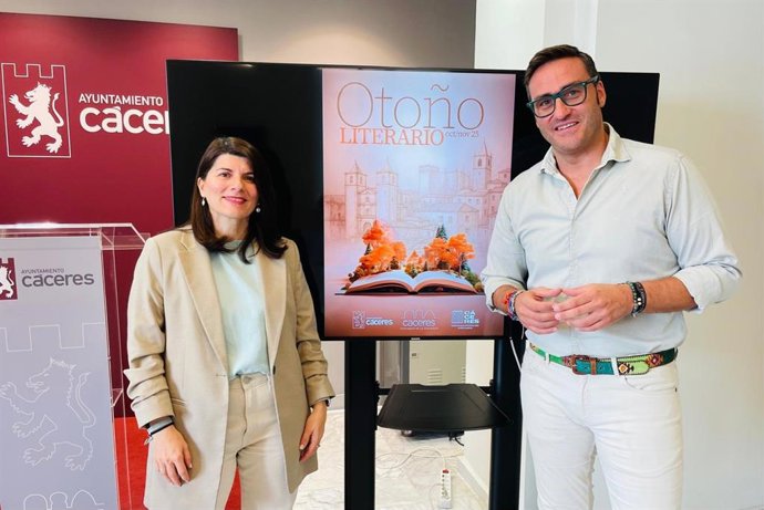 El concejal de Cultura de Cáceres, Jorge Suárez, presenta el VI Otoño Literario