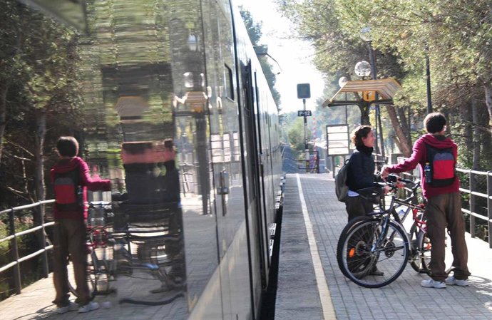 Bicicletas en andenes de Metrovalencia