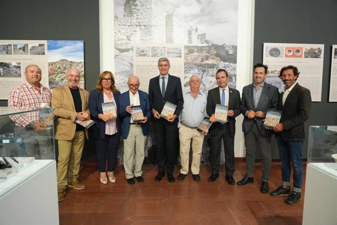Inauguración de la muestra 'Ciudad de Vascos. 50 años de una investigación (1975-2025)'.