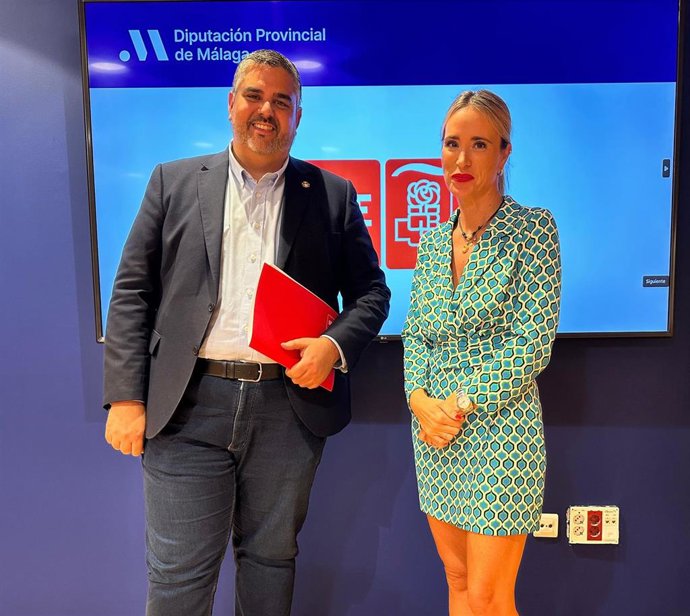 El portavoz del PSOE en la Diptuacióin provincial, Josele González, y la diputada provincial socialista, Patricia Alba