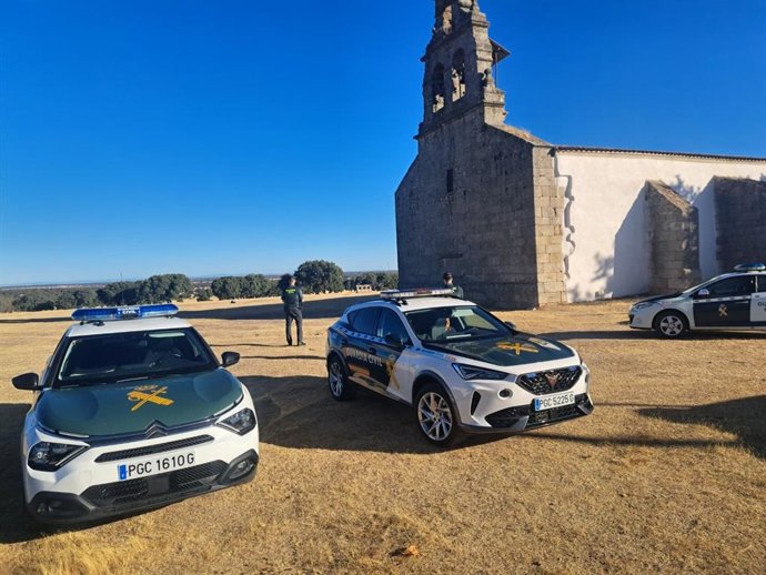Vehículos de la Guardia Civil del dispositivo de búsqueda del vecino de Zamora desaparecido