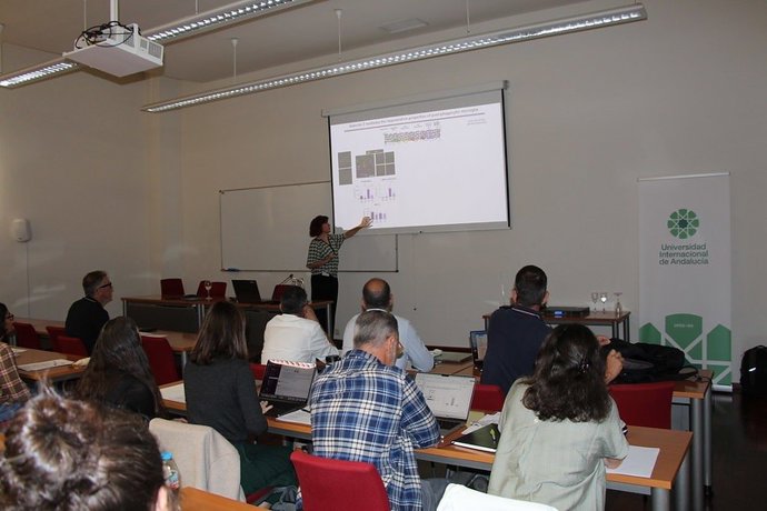 Celebración del encuentro científico internacional sobre microglía.