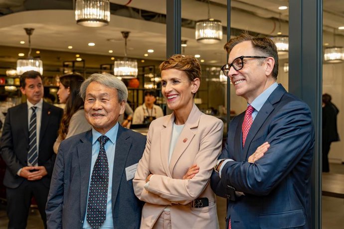 La presidenta de Navarra, María Chivite, en un encuentro con empresarios en la República de Corea.
