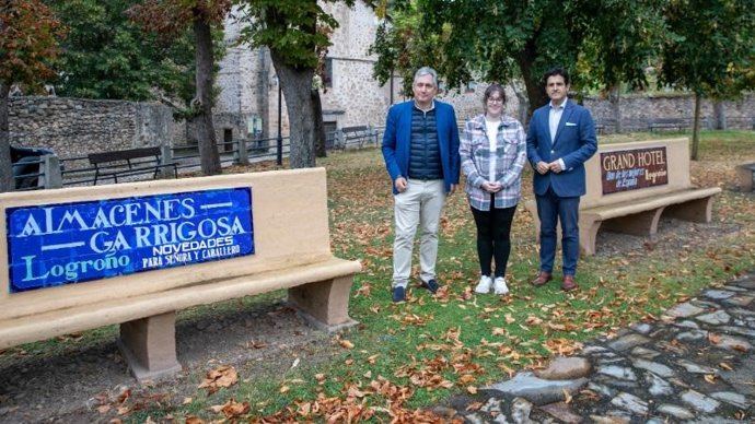 El consejero de Cultura, José Luis Pérez Pastor, acompañado por el director general, Roberto Iturriaga, visitan los bancos de Pradillo