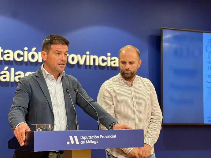 El vicepresidente de Infraestructuras y Territorio Sostenible, Cristóbal Ortega, junto al alcalde de Teba, Cristóbal Corral