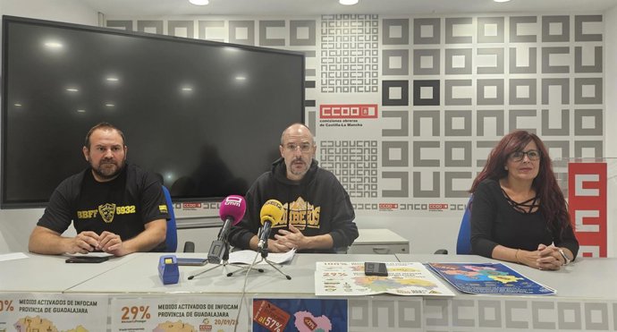 Los delegados de Comisiones Obreras (CCOO) en Geacam Guadalajara en rueda de prensa.
