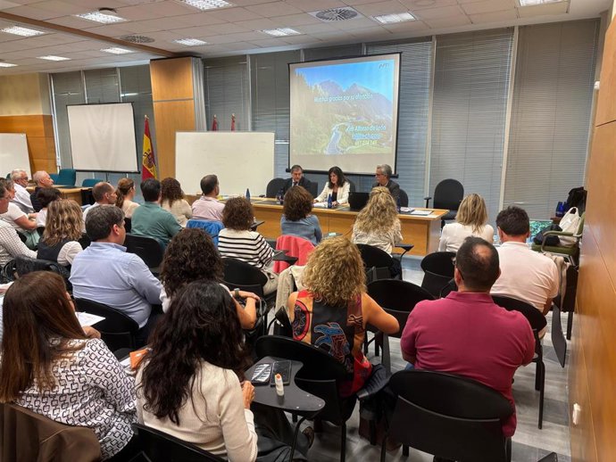 CyL una de las CCAA pioneras en utilizar caucho de neumáticos fuera de uso para el asfaltado de las carreteras .