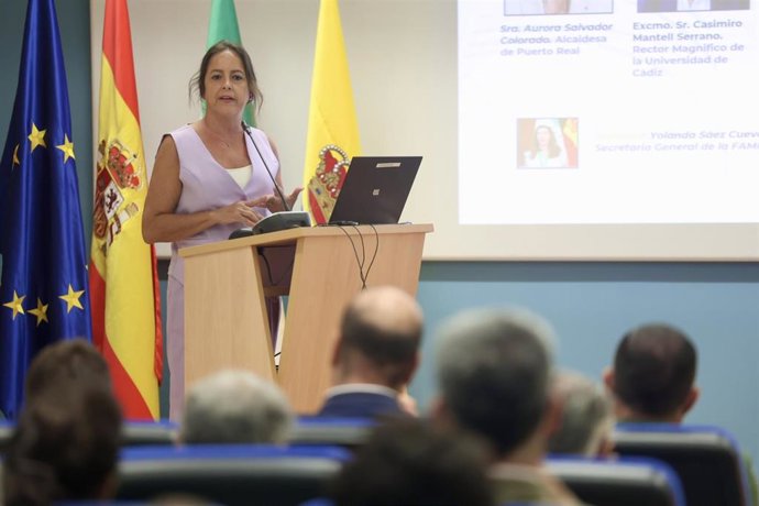 La consejera de Sostenibilidad y Medio Ambiente, Catalina García, interviniendo en el Simposio Internacional '+Biodiversidad: Por los Humedales en Andalucía +Gobernanza', organizado por la Federación Andaluza de Municipios y Provincias (FAMP)