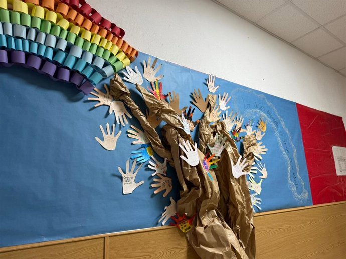 Dibujos en el colegio concertado El Valle.