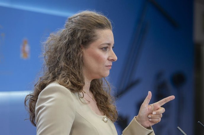 A porta-voz do PP no Congresso, Ester Muñoz, durante uma coletiva de imprensa após a Reunião de Porta-vozes, em 2 de setembro de 2025, em Madri (Espanha).