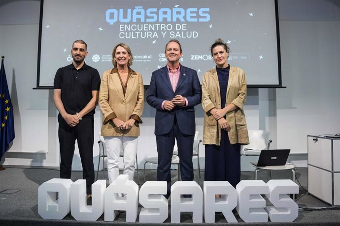 Foto de familia durante la presentación del encuentro 'Quásares: Cultura y Salud' en la UNIA, a 23 de septiembre de 2025 en Sevilla (Andalucía, España). 